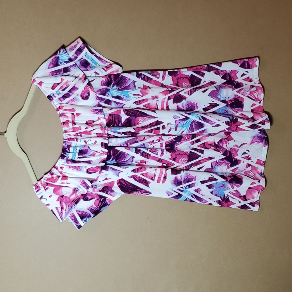 Abstract Floral Knit Ruffle Top - Size L - Picture 3 of 8